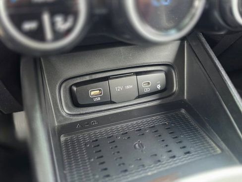 Used 2024 Hyundai Venue Limited image 29