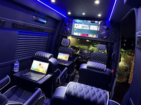 Used 2024 Mercedes-Benz Sprinter 3500 image 2