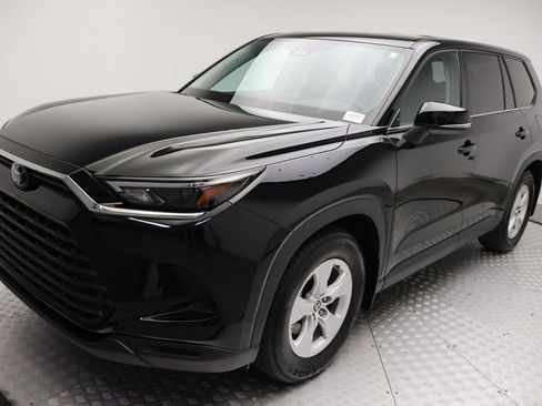Used 2026 Toyota Grand Highlander FWD image 2