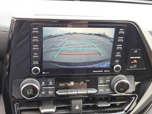 Used 2022 Toyota Highlander LE image 18