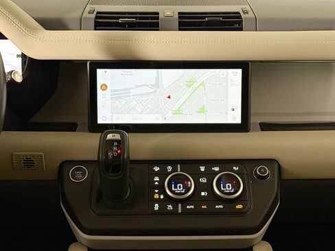 Used 2024 Land Rover Defender 110 S image 24