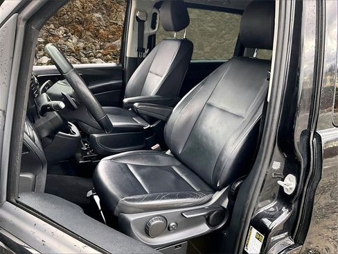 Used 2018 Mercedes-Benz Metris Passenger image 23