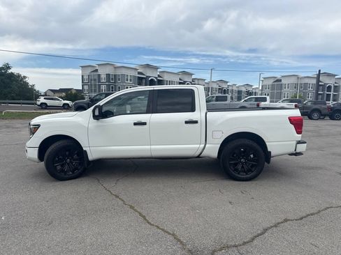 Used 2023 Nissan Titan SV w/ SV Convenience Package AWD/4WD image 13