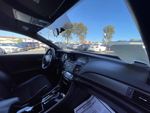 Used 2017 Honda Accord Sport image 12