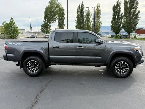 Used 2020 Toyota Tacoma TRD Sport w/ Technology Package AWD/4WD image 9