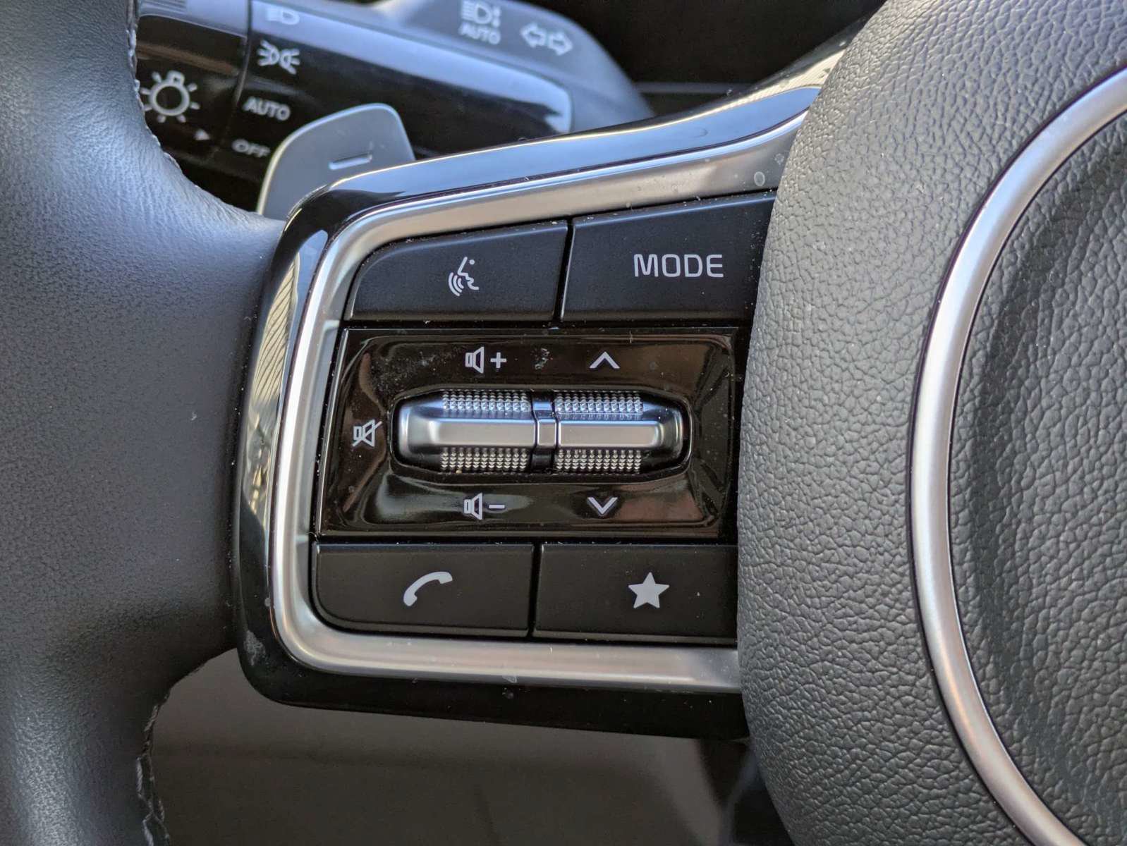 Certified 2026 Kia Carnival EX FWD image 21