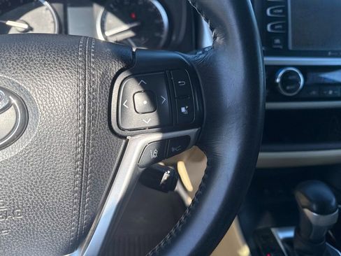 Used 2019 Toyota Highlander Limited image 23