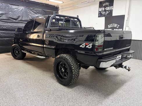 Used 2005 Chevrolet Silverado 2500 LT w/ Heavy-Duty Power Package AWD/4WD image 8