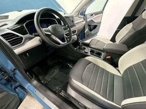 Certified 2025 Volkswagen Taos SEL AWD/4WD image 18