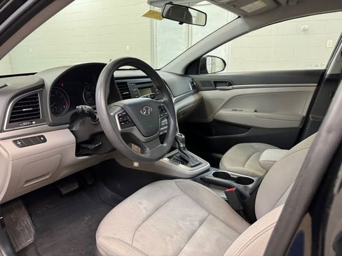Used 2017 Hyundai Elantra SE image 11