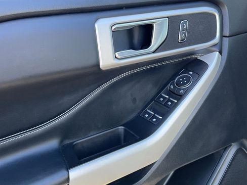 Used 2022 Ford Explorer XLT w/ Equipment Group 202A image 15