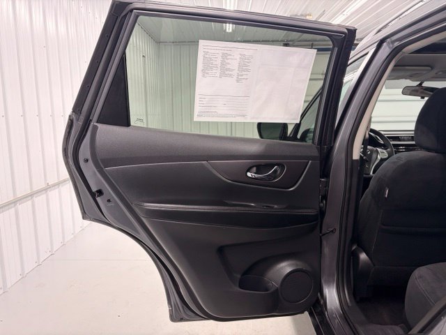 Used 2016 Nissan Rogue SV AWD/4WD image 12