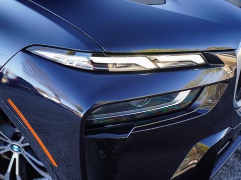 Used 2023 BMW X7 xDrive40i w/ M Sport Package image 6