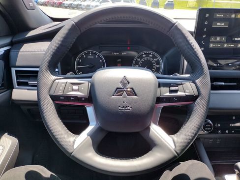 New 2026 Mitsubishi Outlander LE AWD/4WD image 6
