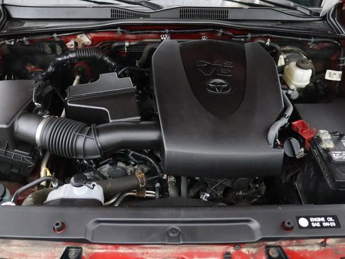 Used 2019 Toyota Tacoma SR5 AWD/4WD image 31