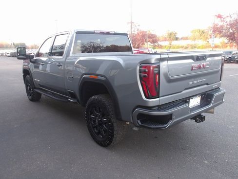 Used 2024 GMC Sierra 2500 AT4 image 6