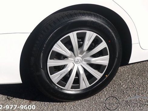 Used 2023 Toyota Camry LE image 7