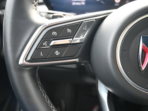 Used 2025 Buick Enclave Avenir image 19