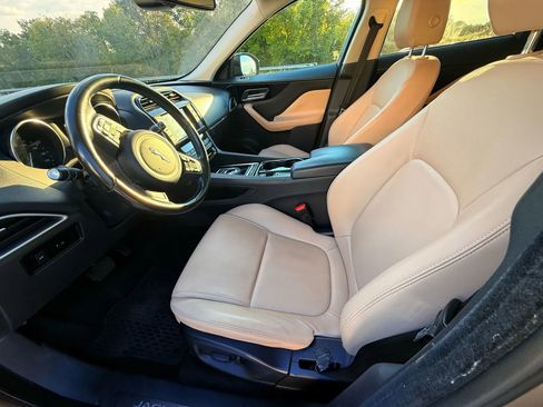 Used 2017 Jaguar F-PACE Premium image 12