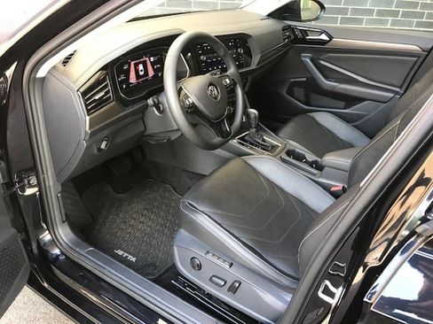 Used 2020 Volkswagen Jetta SEL Premium FWD image 5