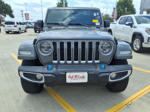 Used 2022 Jeep Wrangler Unlimited Sahara w/ Cold Weather Group AWD/4WD image 2