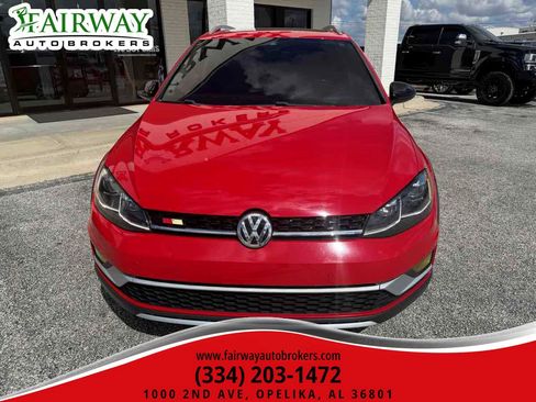 Used 2019 Volkswagen Golf Alltrack SEL image 2