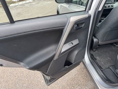 Used 2018 Toyota RAV4 LE image 32
