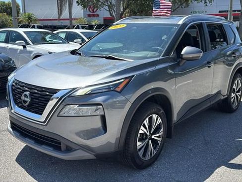 Used 2022 Nissan Rogue SV w/ SV Premium Package FWD image 3