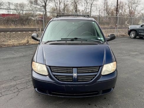 Used 2005 Dodge Caravan SXT image 9