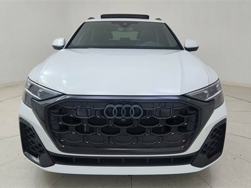 Used 2025 Audi Q8 Prestige w/ Prestige Package image 2