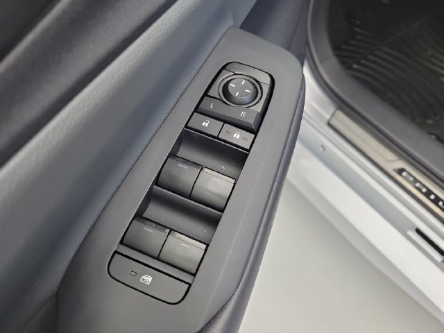 Used 2024 Toyota Prius LE FWD image 19