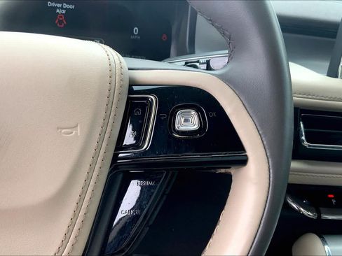 Used 2021 Lincoln Aviator 2WD image 25