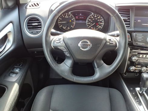 Used 2017 Nissan Pathfinder SV FWD image 5
