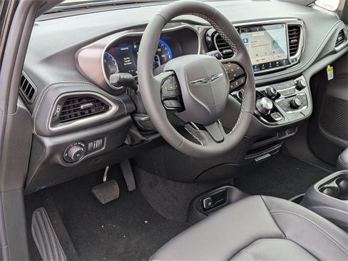 New 2026 Chrysler Pacifica Select w/ S Appearance Package image 11