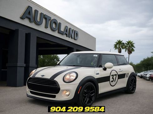 Used 2019 MINI Cooper 2-Door Hardtop w/ Signature Upholstery Package FWD image 11