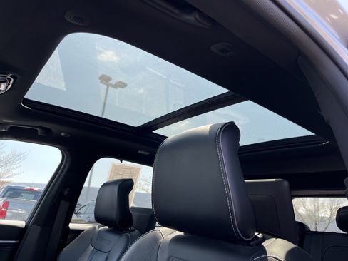 Used 2023 Jeep Grand Cherokee Overland w/ Advanced Protech Group III image 25