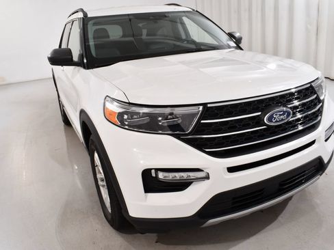 Used 2024 Ford Explorer XLT w/ Equipment Group 202A AWD/4WD image 4