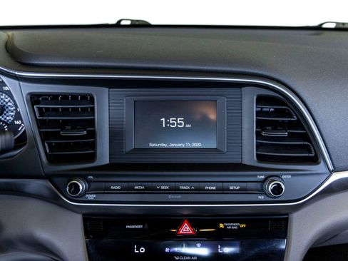 Used 2020 Hyundai Elantra SE image 17
