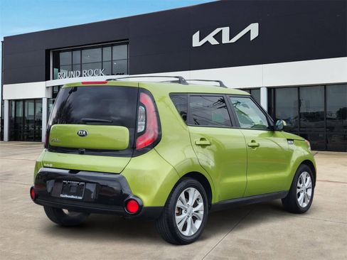Used 2016 Kia Soul + image 5