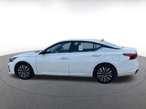 Used 2025 Nissan Altima 2.5 SV FWD image 11