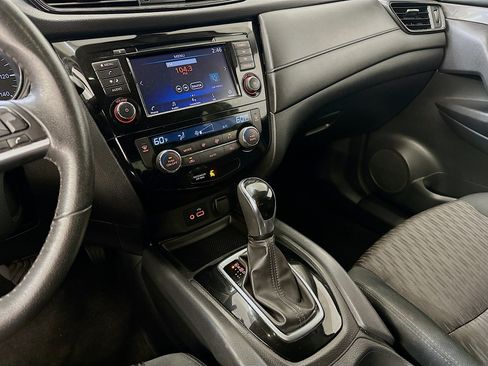 Used 2019 Nissan Rogue SV AWD/4WD image 25