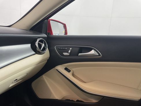 Used 2019 Mercedes-Benz GLA 250 image 12