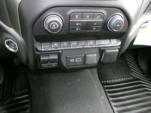 New 2026 Chevrolet Silverado 1500 Custom Trail Boss w/ Dark Appearance Package image 18