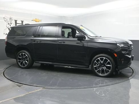 Used 2022 Chevrolet Suburban RST w/ Luxury Package AWD/4WD image 1