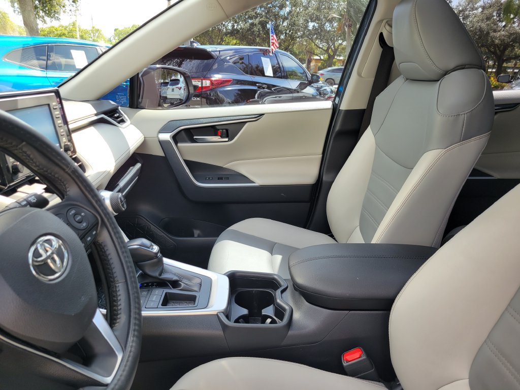 Used 2019 Toyota RAV4 XLE Premium FWD image 16