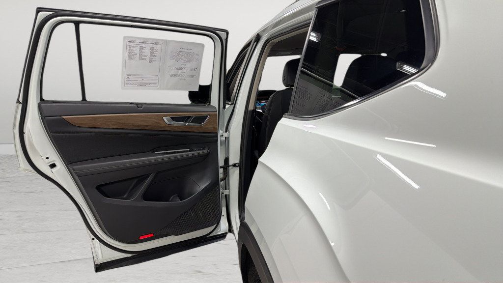 Used 2024 Volkswagen Atlas SE FWD image 32