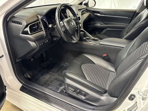 Used 2024 Toyota Camry SE image 11
