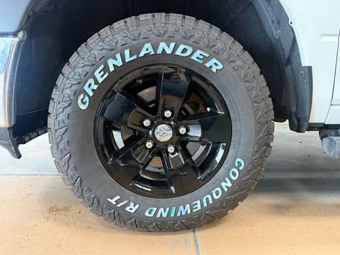 Used 2018 RAM 1500 ST w/ SXT Appearance Group AWD/4WD image 8