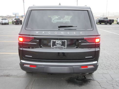 Used 2022 Jeep Wagoneer Series III w/ Premium Group I AWD/4WD image 6