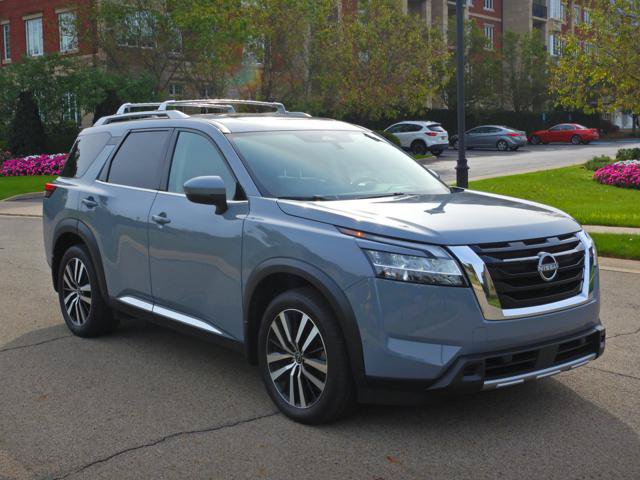 Used 2024 Nissan Pathfinder Platinum AWD/4WD image 3